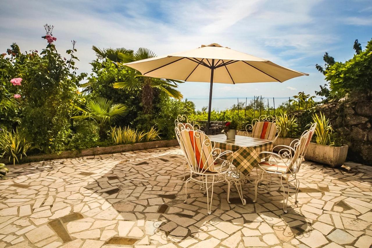 Apartman Carmen Volosko Abbazia Esterno foto
