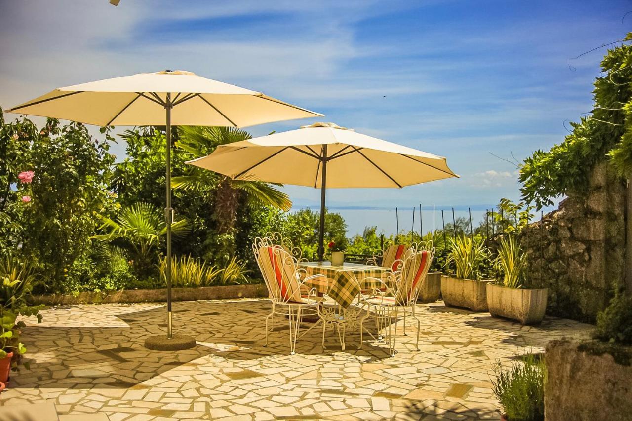 Apartman Carmen Volosko Abbazia Esterno foto