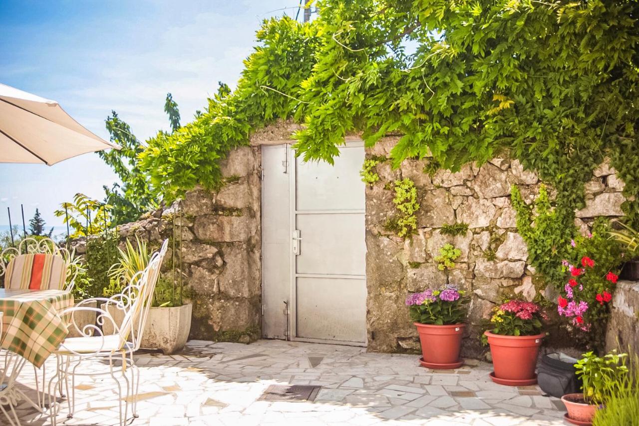 Apartman Carmen Volosko Abbazia Esterno foto