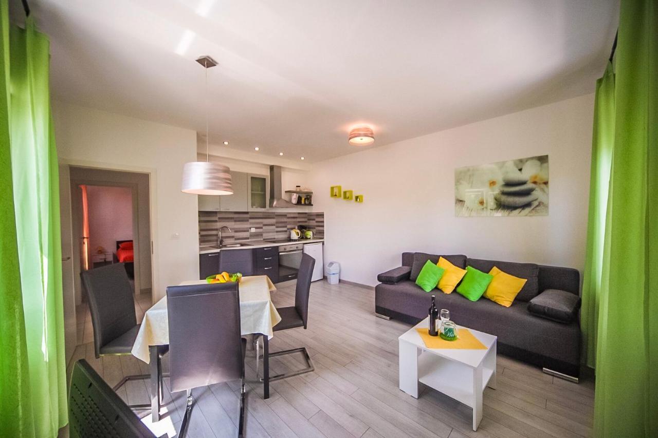 Apartman Carmen Volosko Abbazia Esterno foto