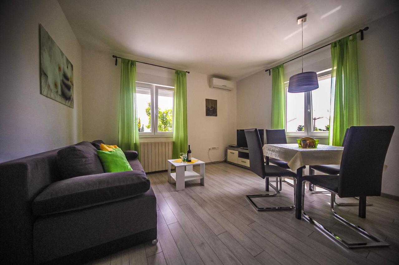 Apartman Carmen Volosko Abbazia Esterno foto