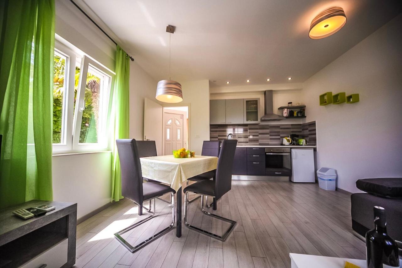 Apartman Carmen Volosko Abbazia Esterno foto